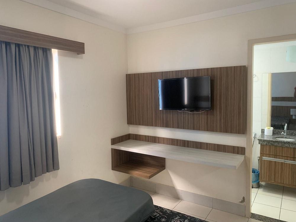 Lacqua Di Roma I Via Caldas