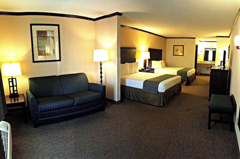 Cochran Inn & Suites