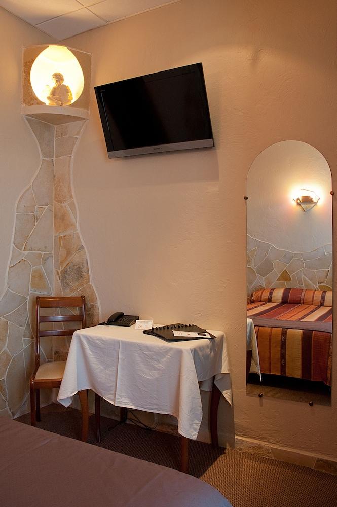 Hôtel et Studios Les Amandiers