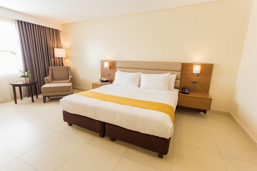 Royce Hotel & Casino