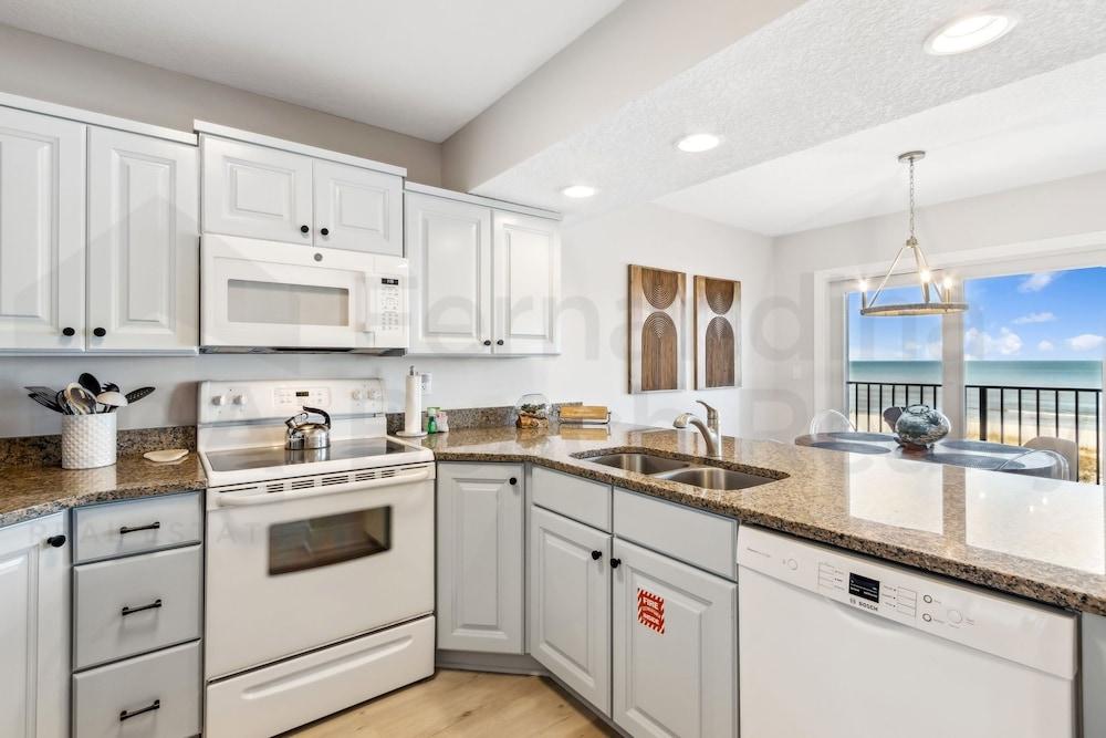 Brilliantly Decorated Condo for Your Perfect Beach Escape by RedAwning
