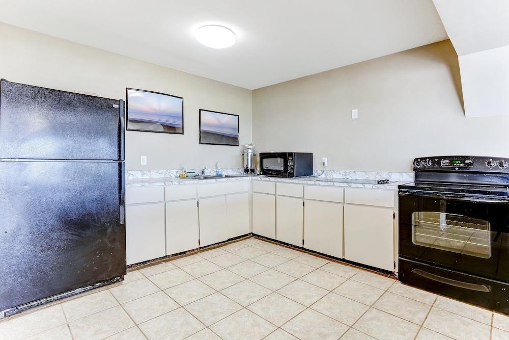 Comfy Upper Unit Condo to Enjoy the Beach or the Fishing by RedAwning