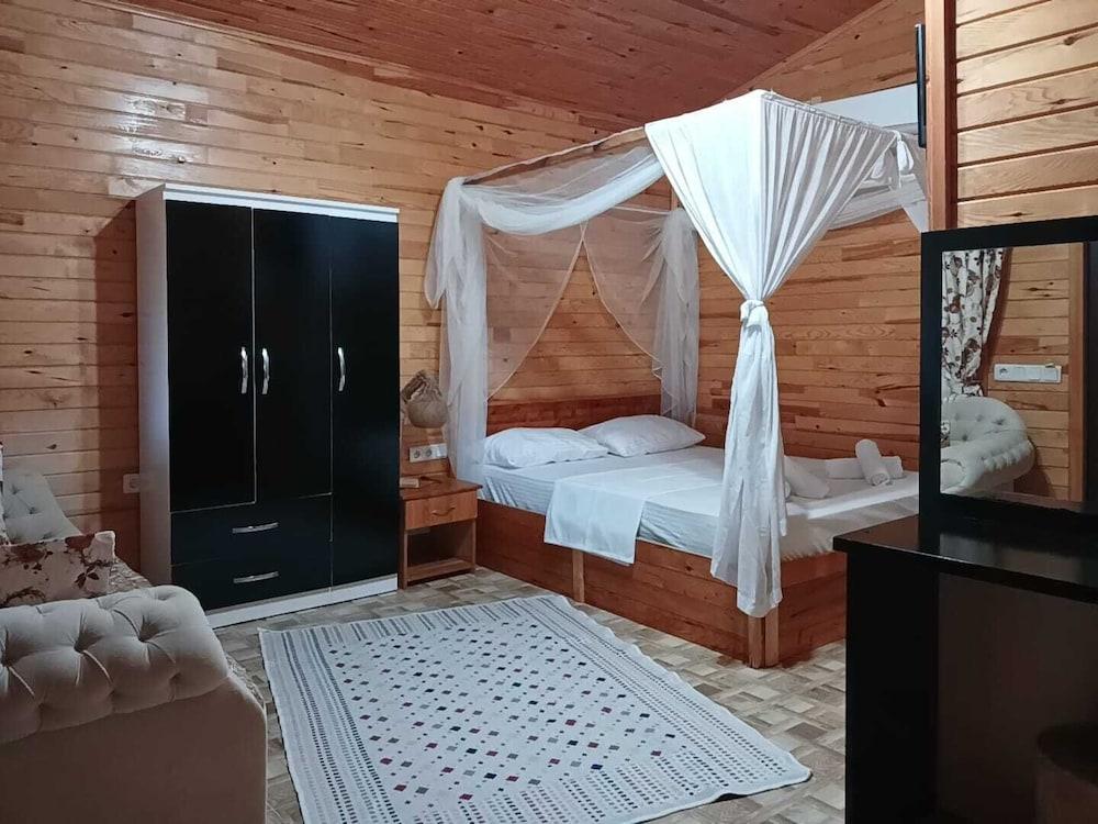 Flora Pansiyon Cirali