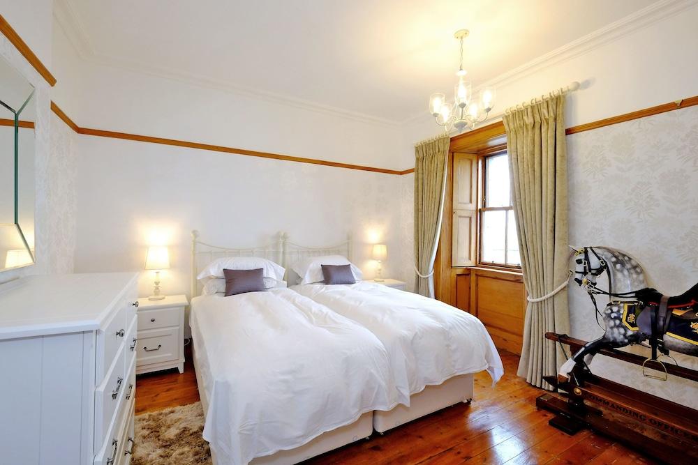 Aberdeen Lighthouse Cottages