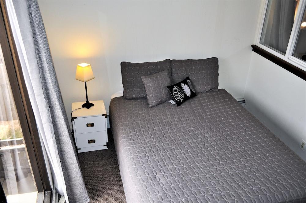 Snowflake 1 Bed plus Den 2 Bath