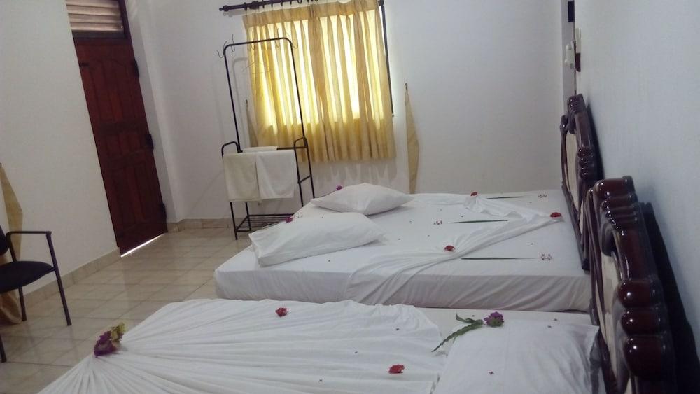 Sarathchandra Tourist Guest House