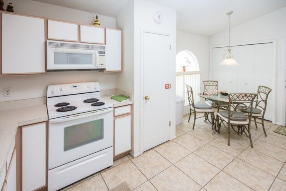 Sarah's Hampton Lakes Villa