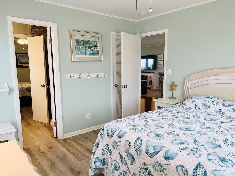 Beach Time 5 Bedroom Home by RedAwning