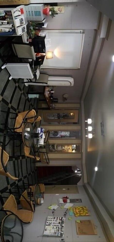 Remnant Guesthouse - Hostel