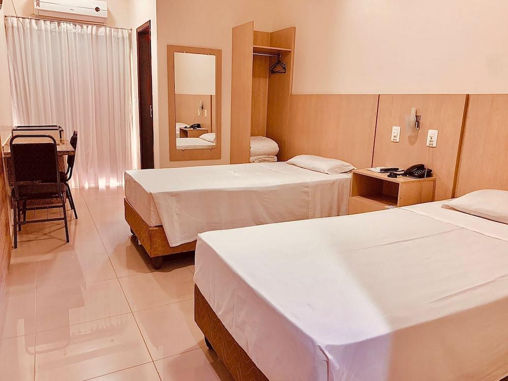 Victoria Plaza Hotel