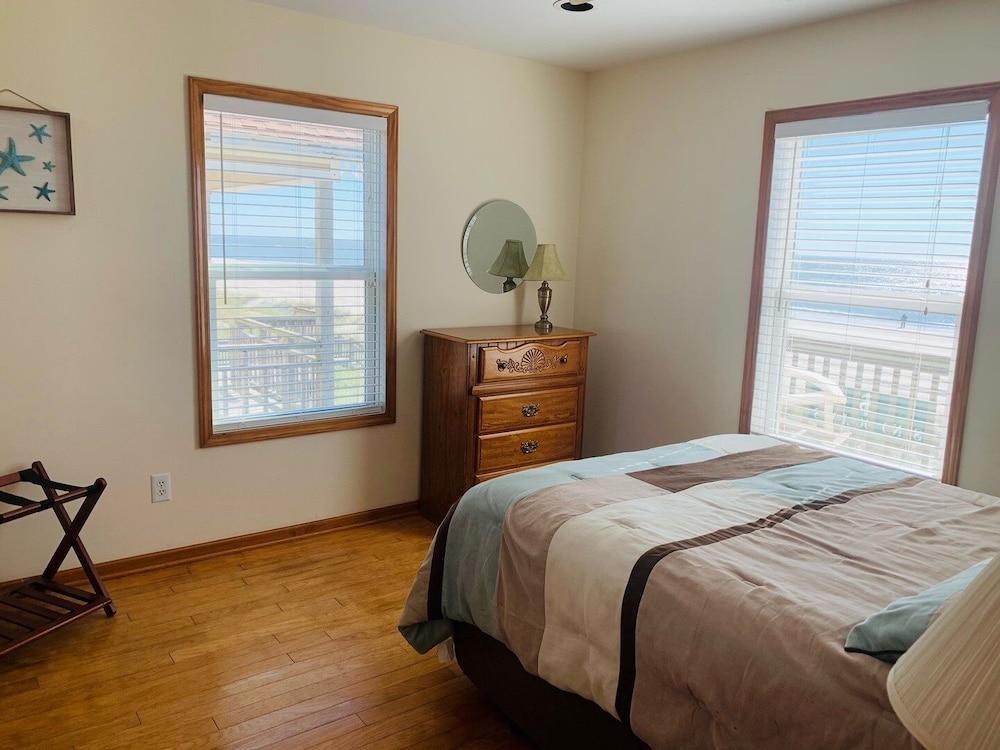 Sand Dollars 4 Bedroom Home by RedAwning