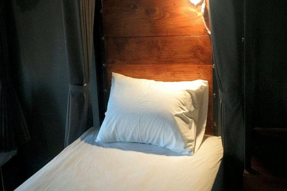 Rider Bedroom Hostel & Cafe