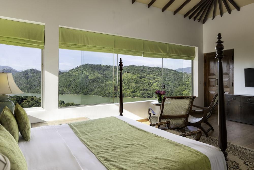 The Albatross, Kandy