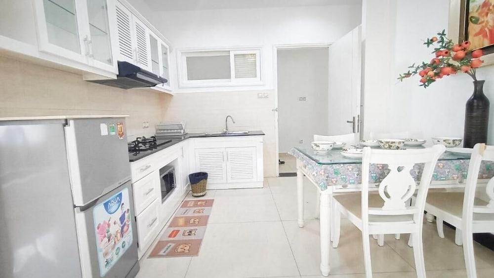 Queen Central Apartment Hotel