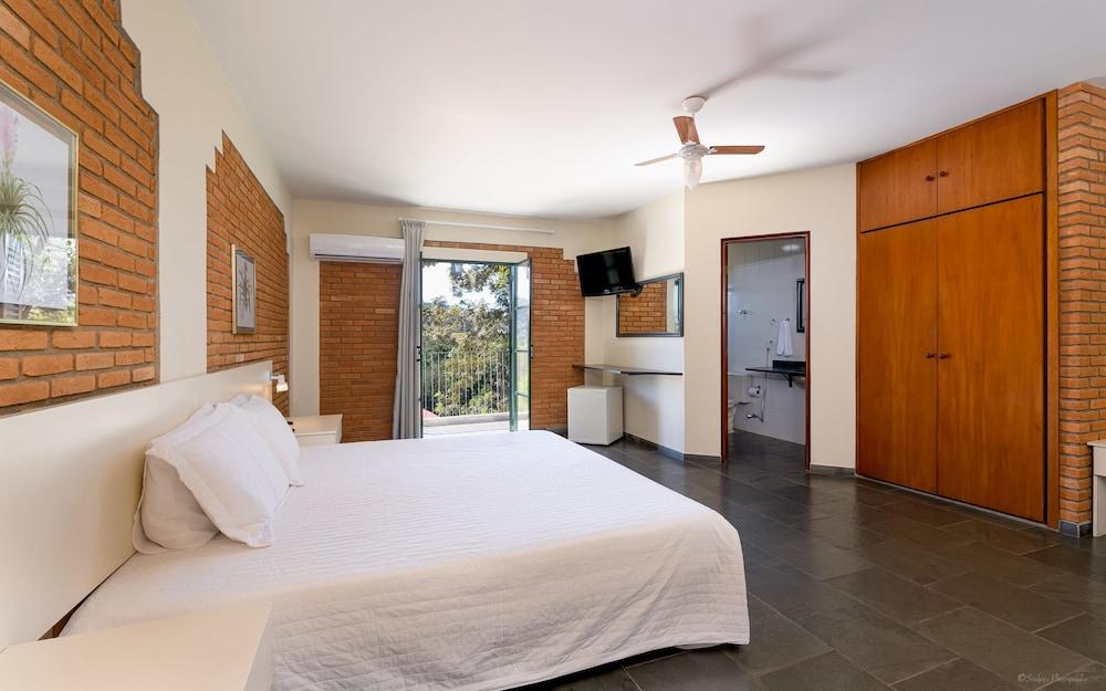 Grínberg's Village Hotel