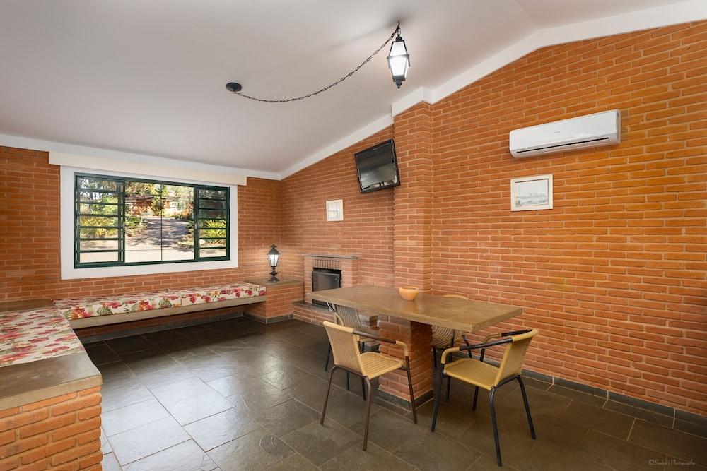 Grínberg's Village Hotel