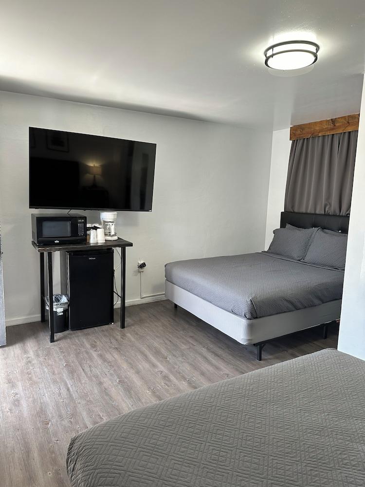 Chewelah Motel and RV Park