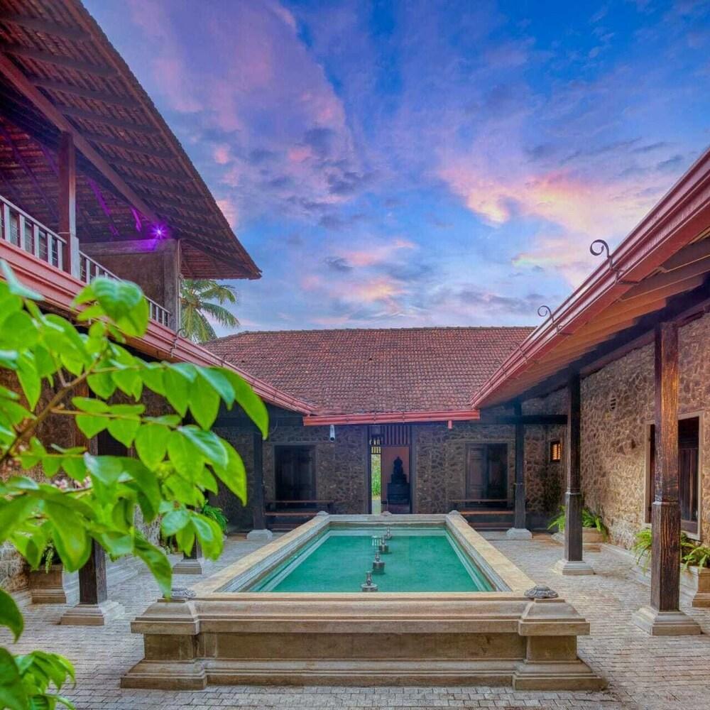 Serendip Stone Hotel and Bungalow