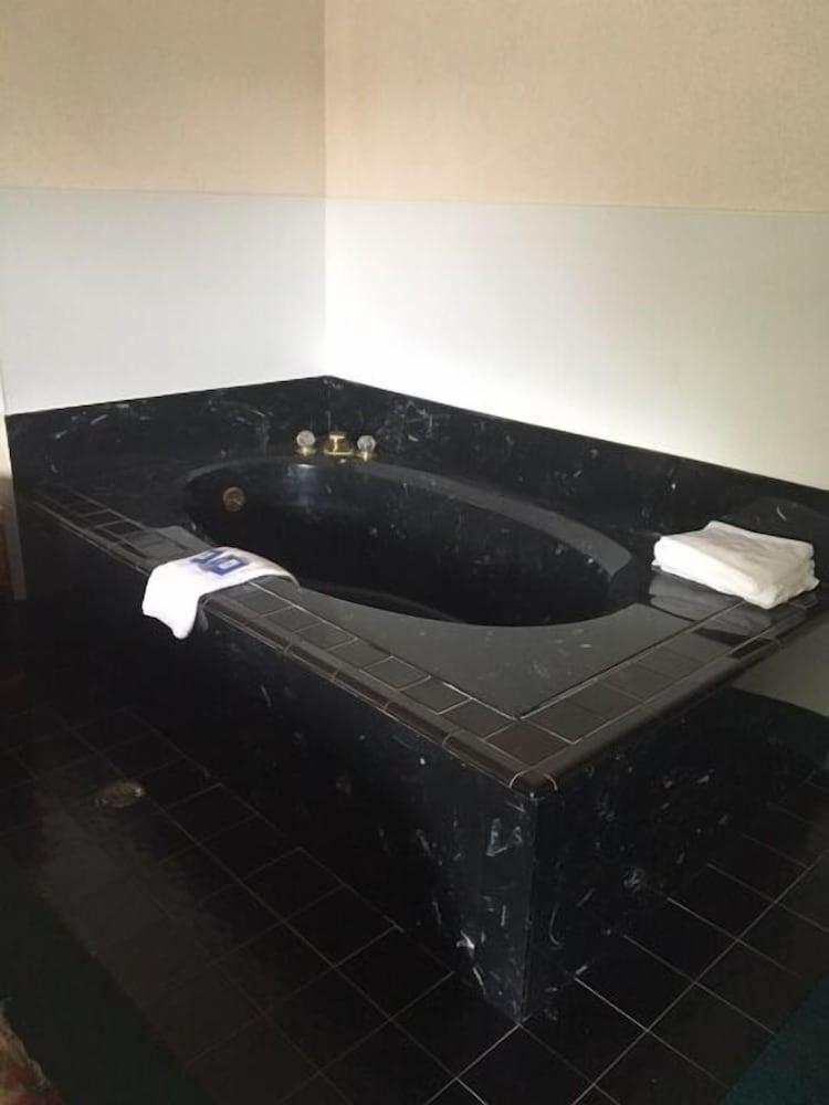 Southern Lodge & Suites