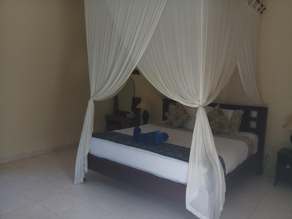 Bintang Beach Villas