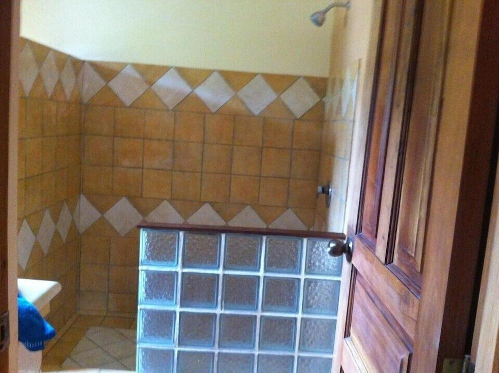 Cabinas Cigalou Tamarindo