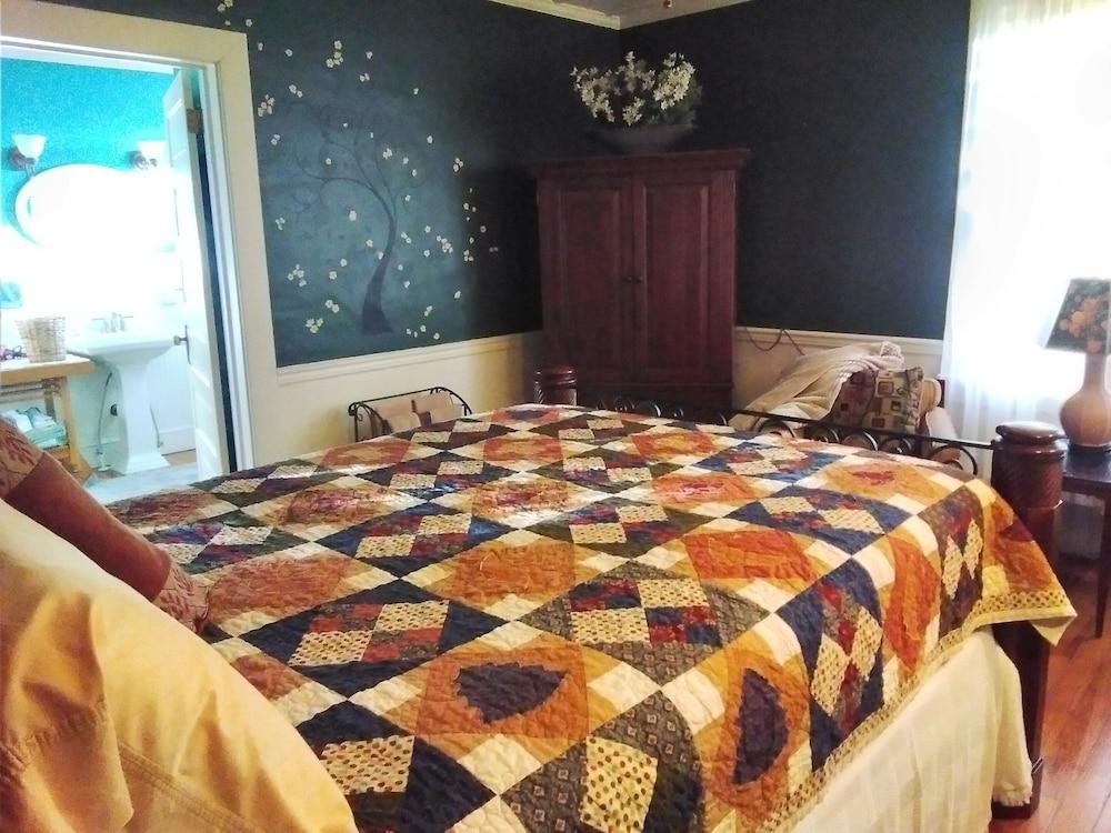 Hunter House Bed and Breakfast