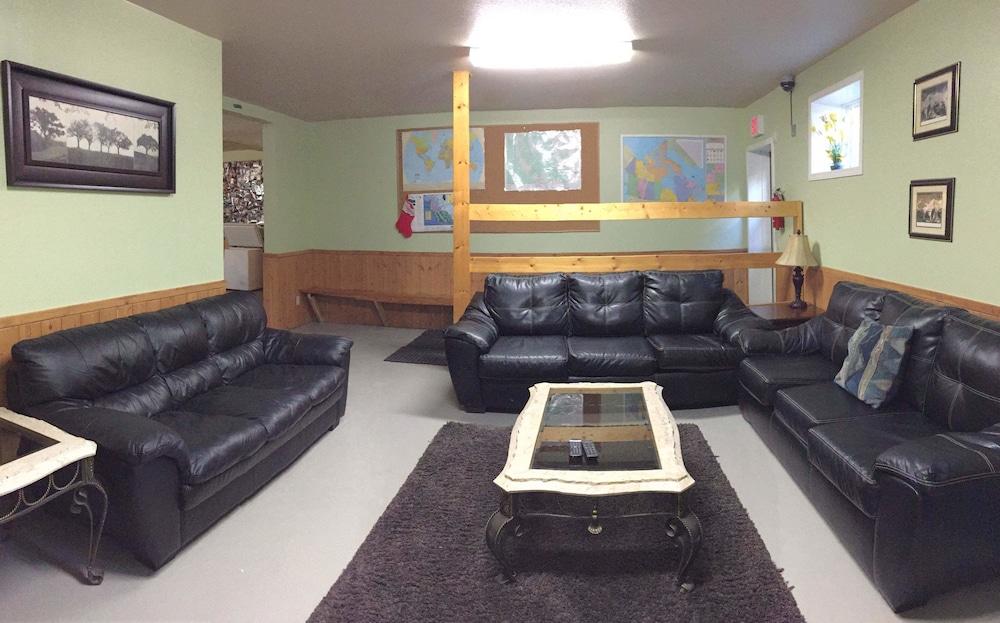 Castle Mountain Ski Lodge - Hostel