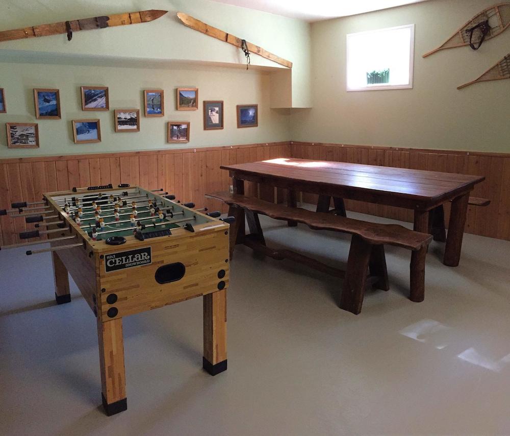 Castle Mountain Ski Lodge - Hostel