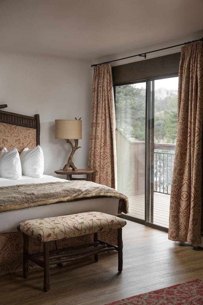 The Landing at Estes Park - Riverside Retreat