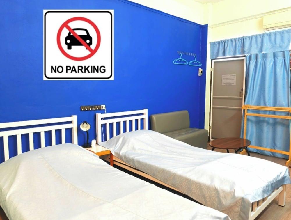 The Backpacker Station