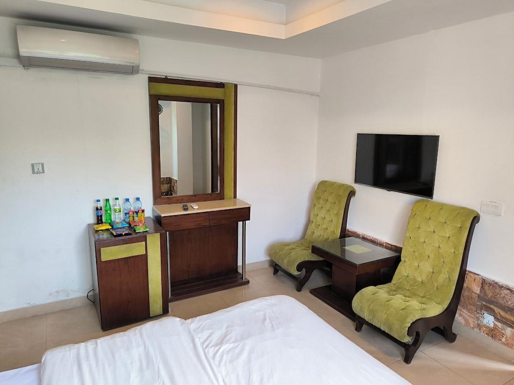 Intellectual Inn - Bahria Town