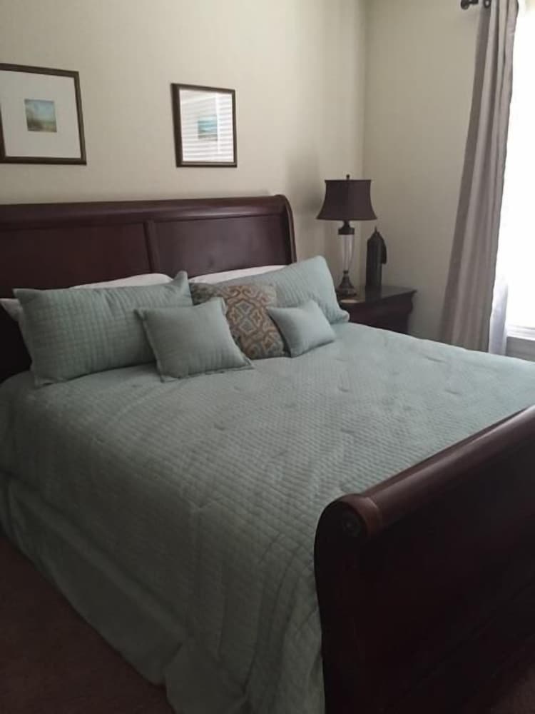 High Tide 7 Bedroom Apartment by BnD