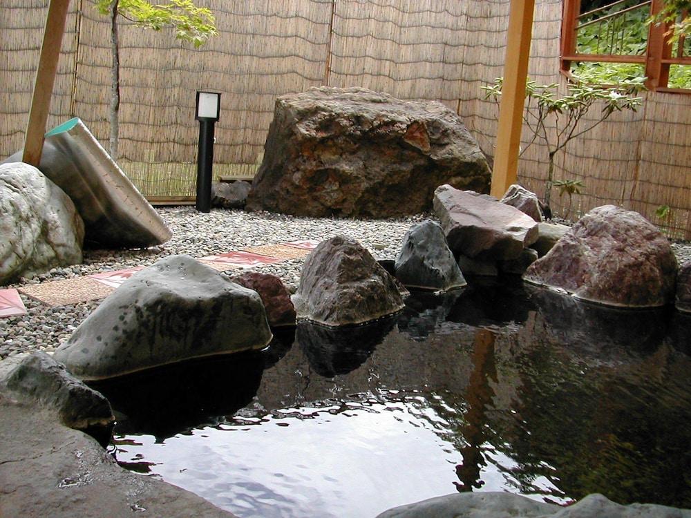 Cottage Primal Stage