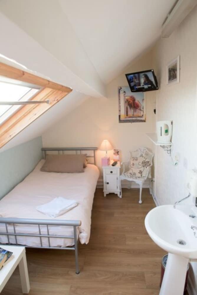 Leonardo's Guest House