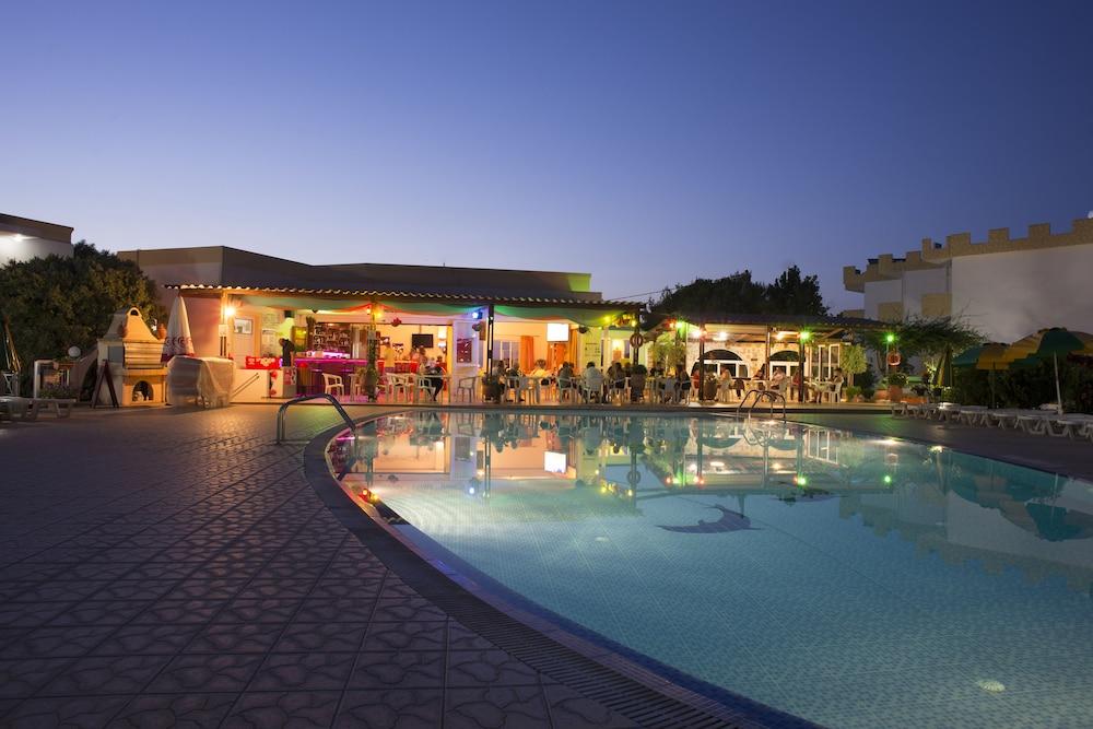 Fili Hotel Apartments