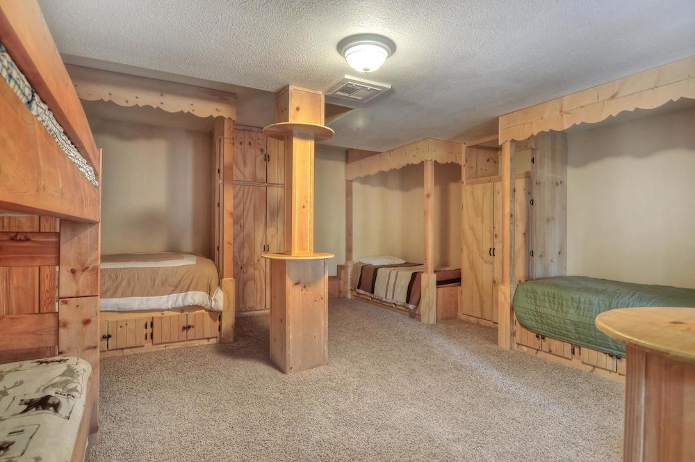 No 2 Luxurious Castle Glen Estate