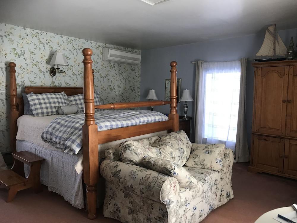 Fallen Tree Farm Bed & Breakfast