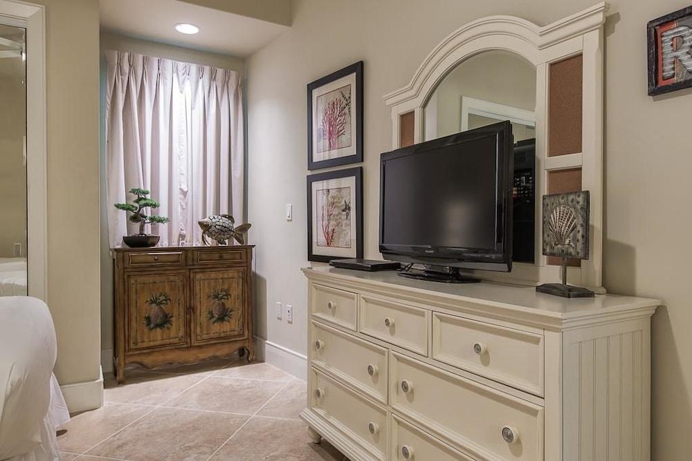 Turquoise Place Unit 1806D