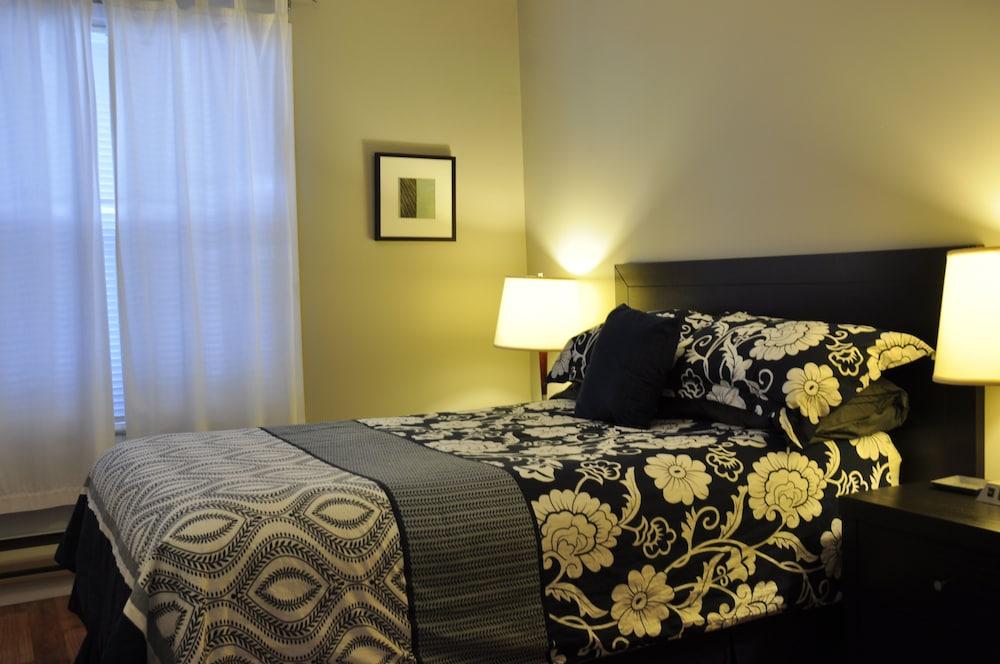 Moncton Suites - 267 Universite Ave