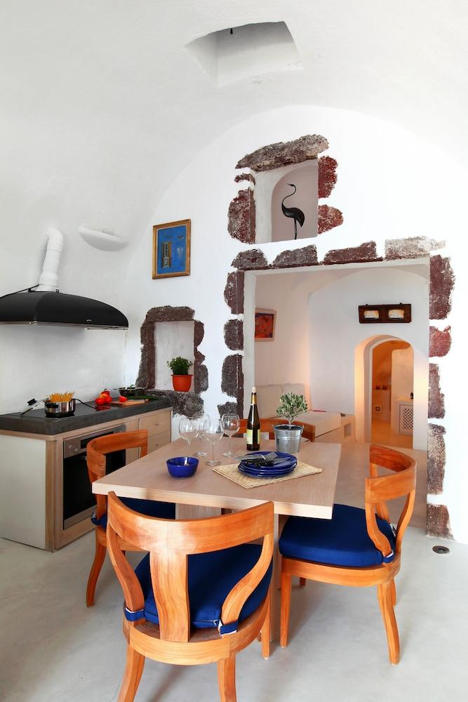 Menias Cave House