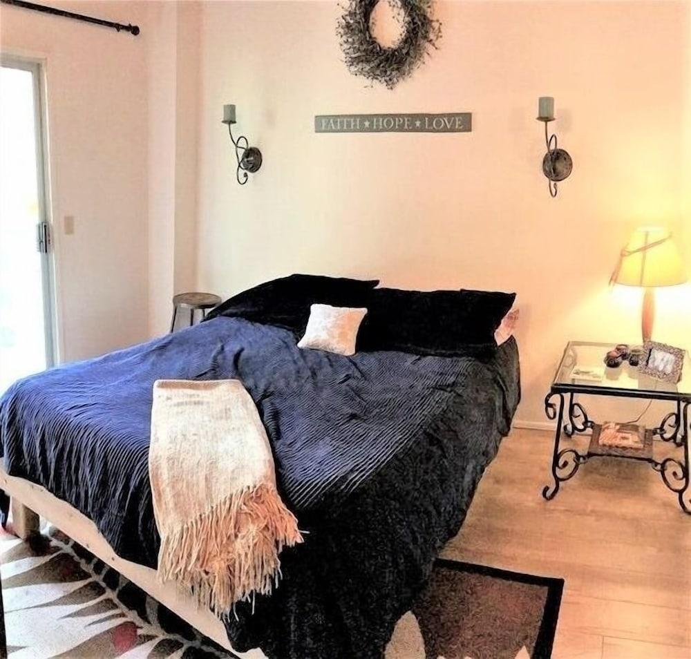 Woodsy 'a' Frame 3 Bedroom Cabin by RedAwning