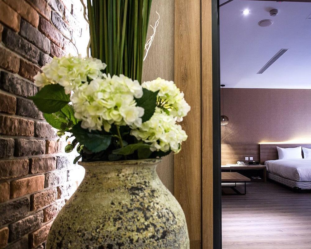 Imperial Dynasty Exquisite Hotel