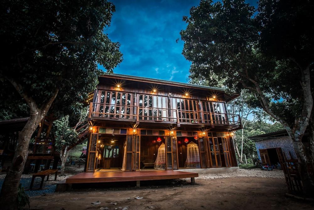 Nan De Panna Riverside Homestay