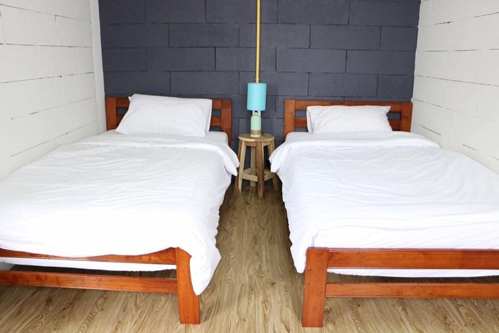 Norn Nung Len Cafe & Hostel