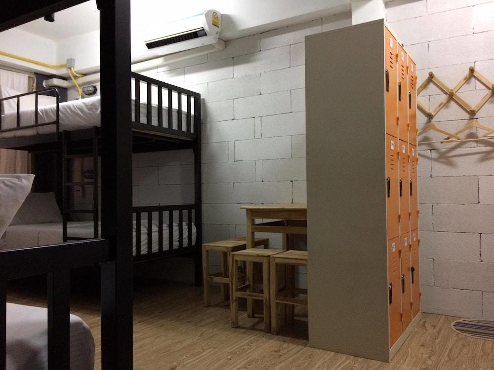 Norn Nung Len Cafe & Hostel