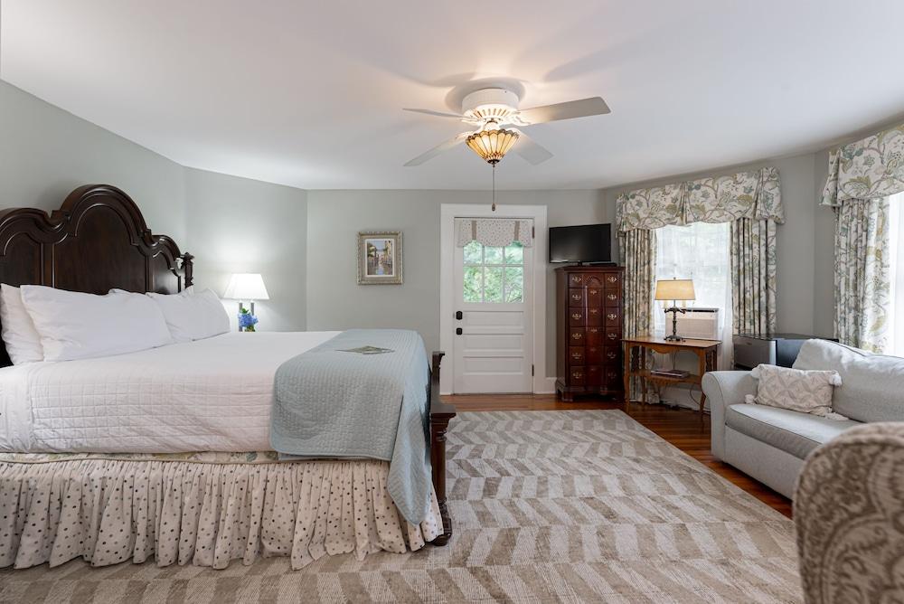 Pinecrest Bed & Breakfast