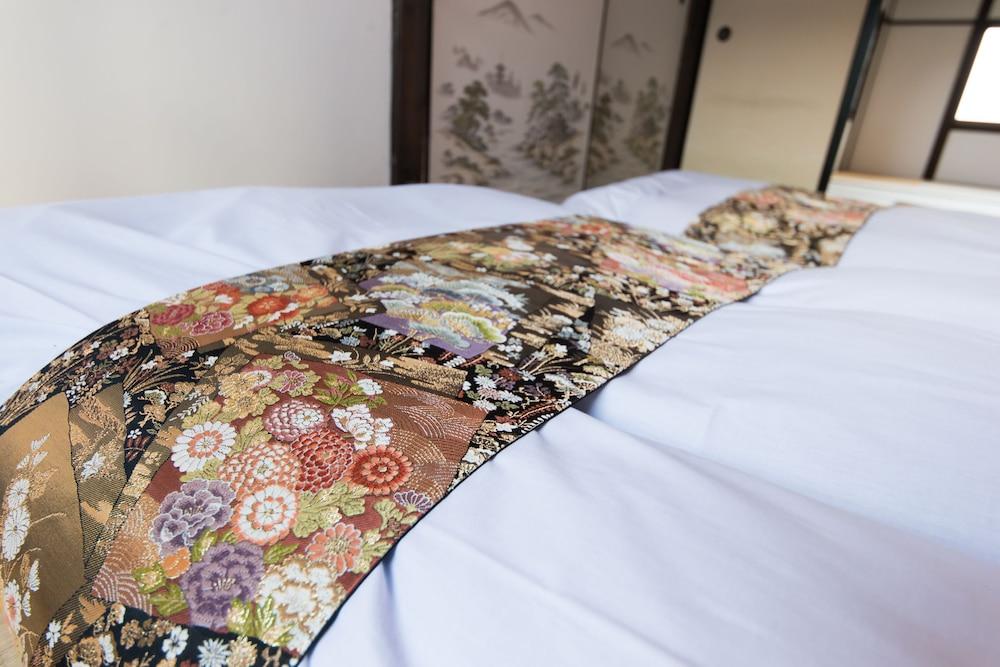 Sanjo Misasagi Umenotoan