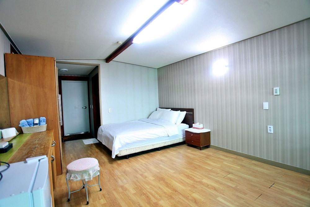 Windmill & Sea Pension