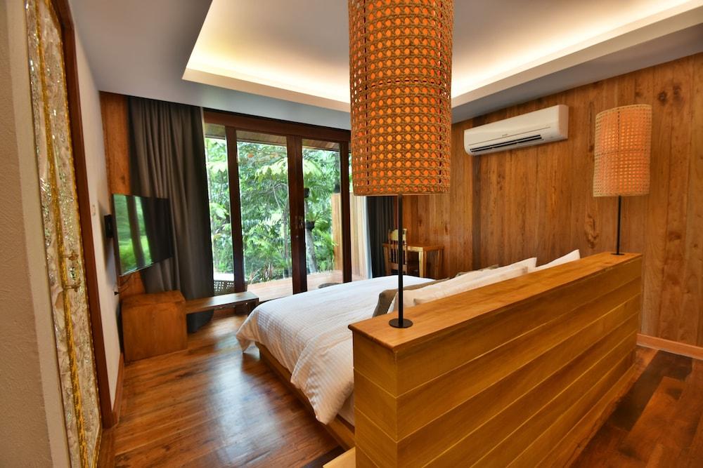 The Nine Thipthara Klongson Resort