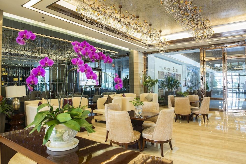 Longjiang Country Garden Phoenix Hotel